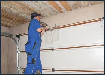 Garage Doors Store Repairs Queens, NY 347-510-3890 - cont-gdr-door-repair-08m